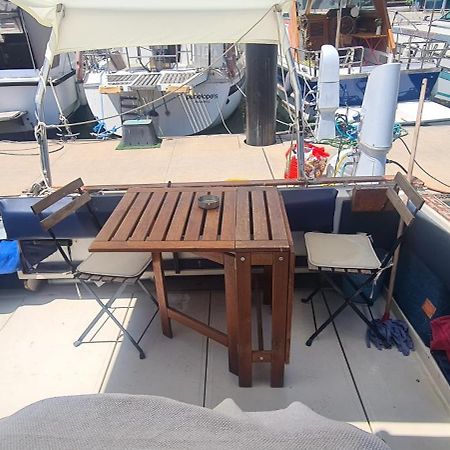 Boat To Sleep In Barcelona Ξενοδοχείο Sant Adria de Besos Εξωτερικό φωτογραφία