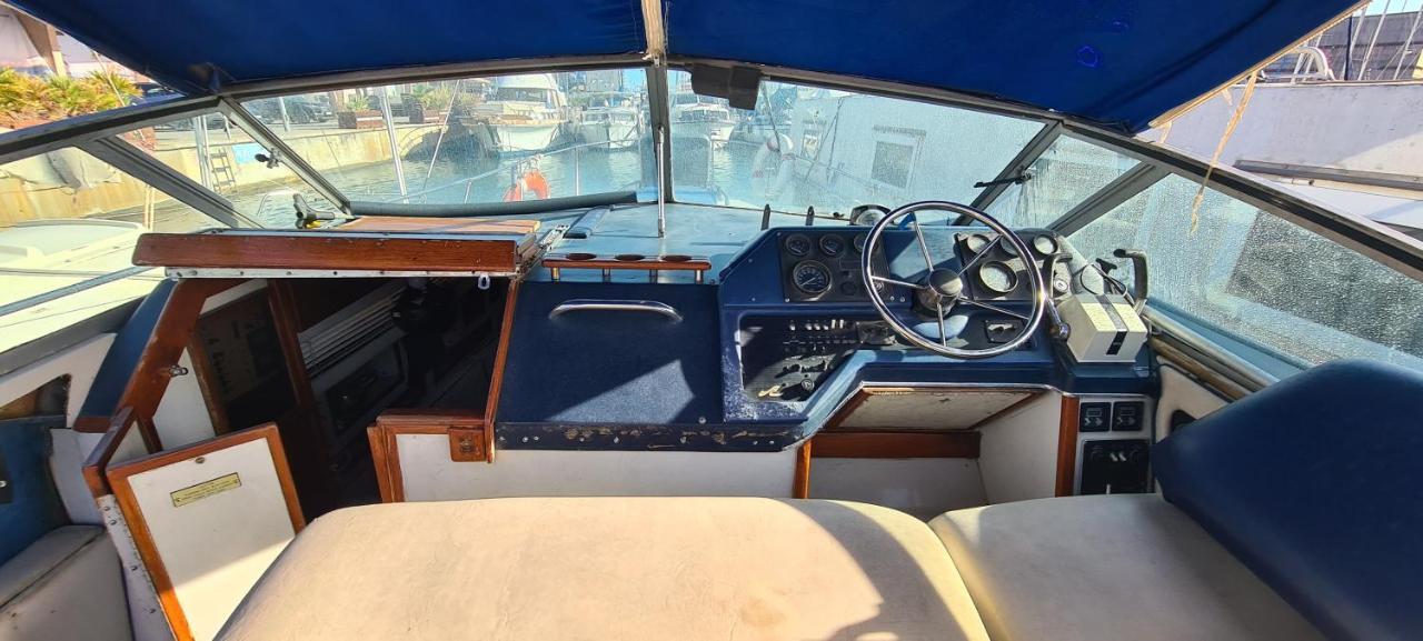 Boat To Sleep In Barcelona Ξενοδοχείο Sant Adria de Besos Εξωτερικό φωτογραφία