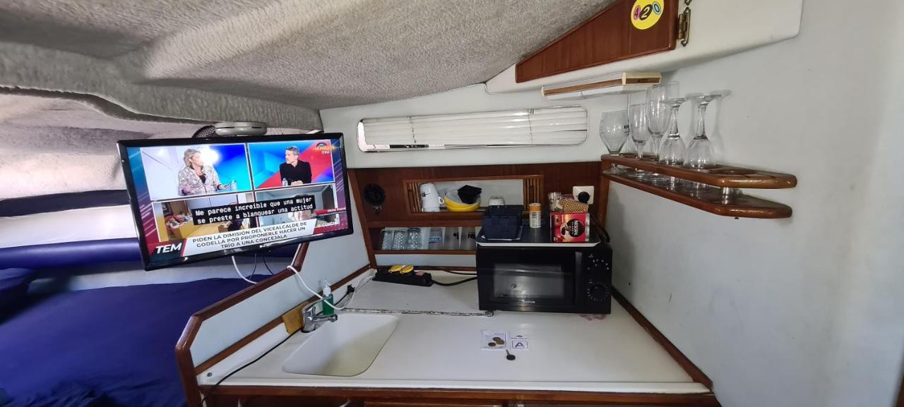 Boat To Sleep In Barcelona Ξενοδοχείο Sant Adria de Besos Εξωτερικό φωτογραφία